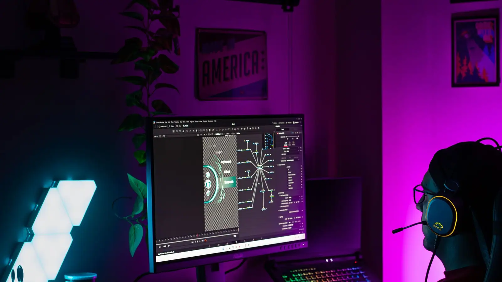 Schermo con un grafo a nodi in una stanza illuminata a neon